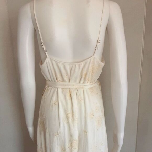CHELSEA & VIOLET Embroidered Ivory Floral Wrap Hi-low Dress Sz. Large - Picture 8 of 12